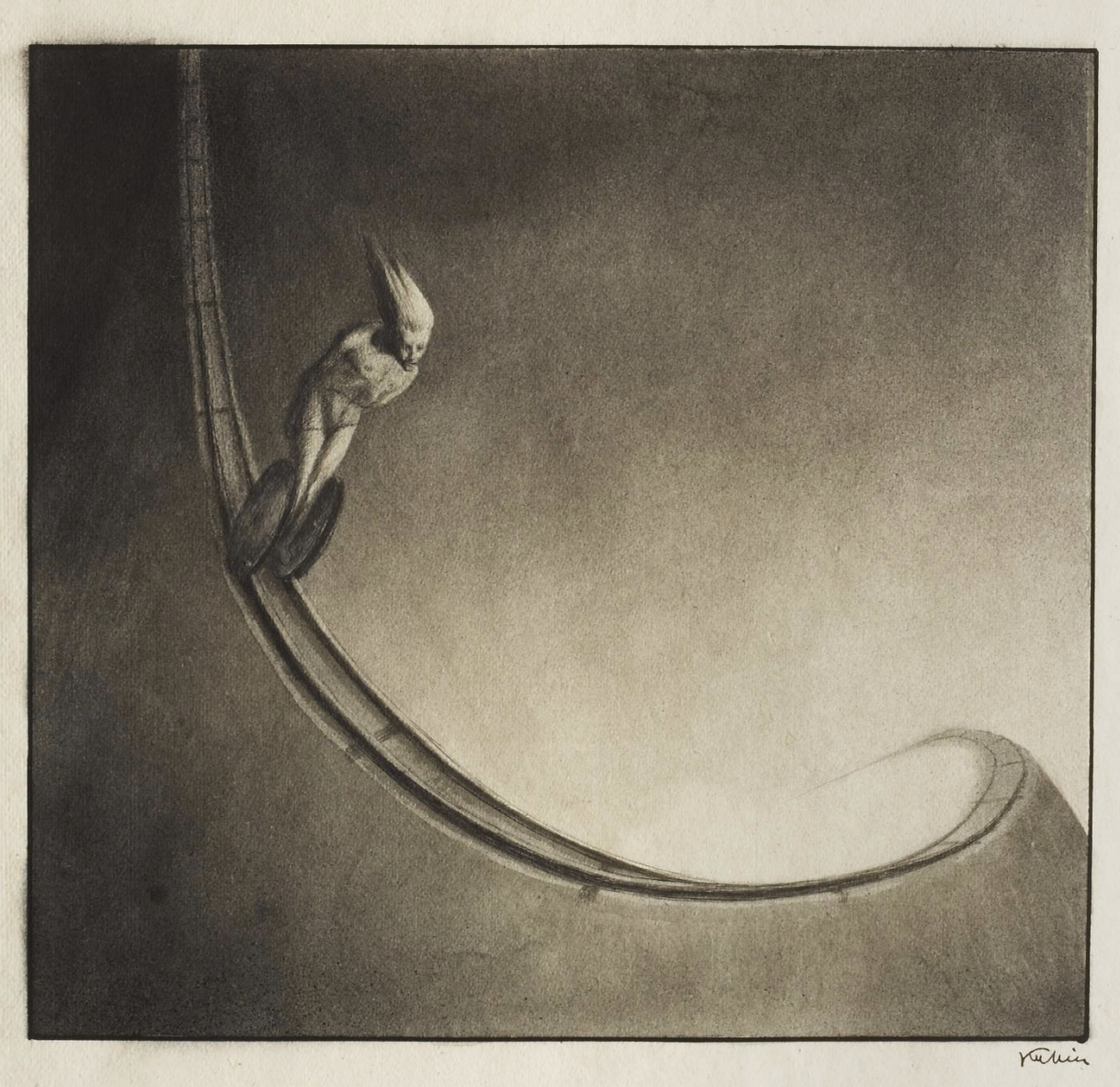 Schwarz-weiß-Zeichnung: spitzköpfige Figur rutscht auf einer gebogenen Schiene in einer surrealen Szene.